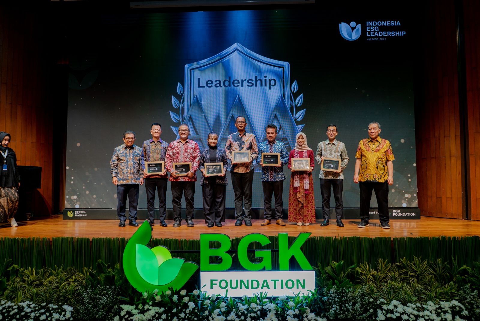 Honourees on stage at the Indonesia ESG Leadership Awards 2025